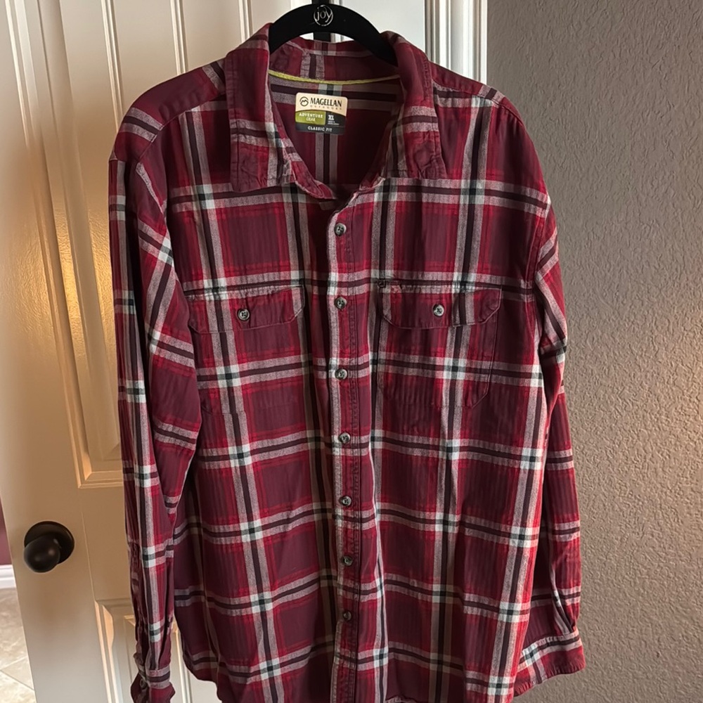 Magellan Outdoors Red Casual Button Down Shirt